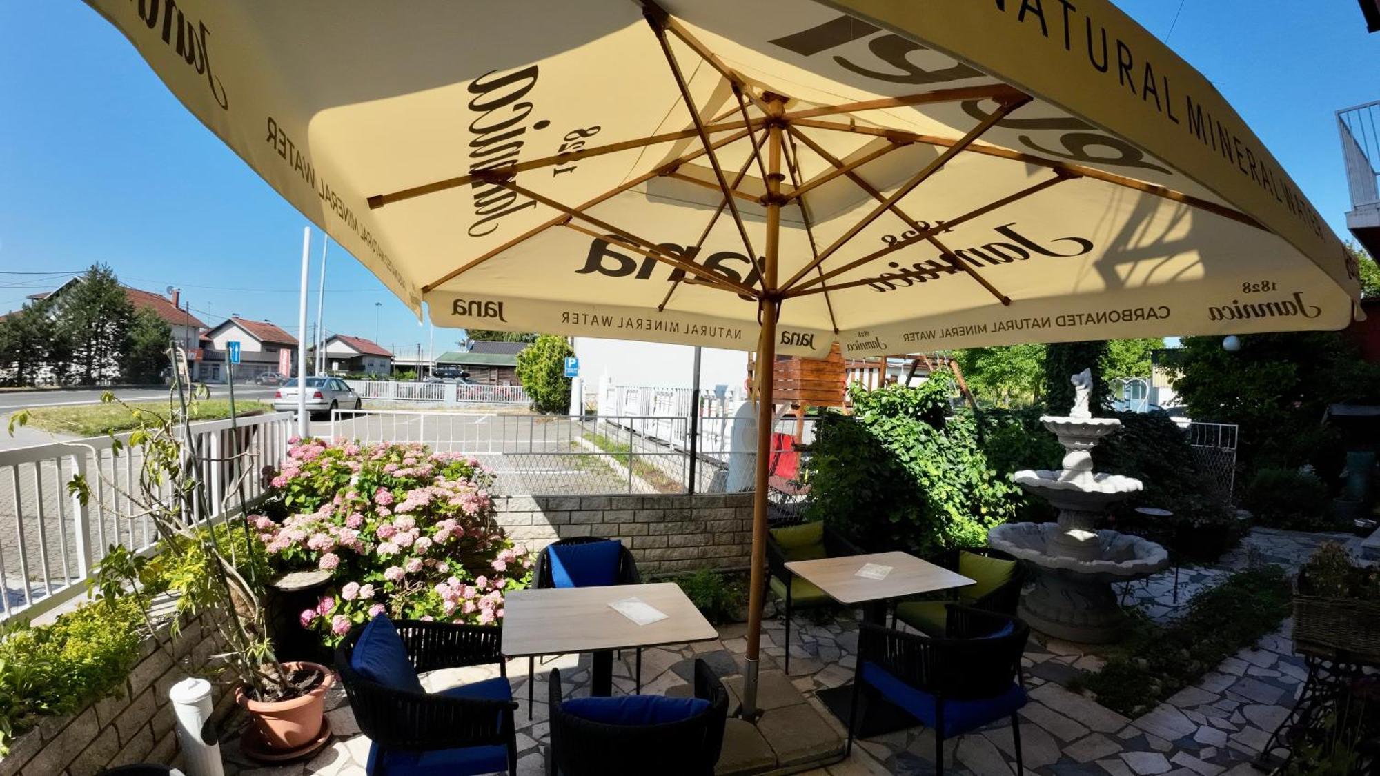 Hotel Martini Zagreb Hotel And Restaurant セスヴェテ エクステリア 写真