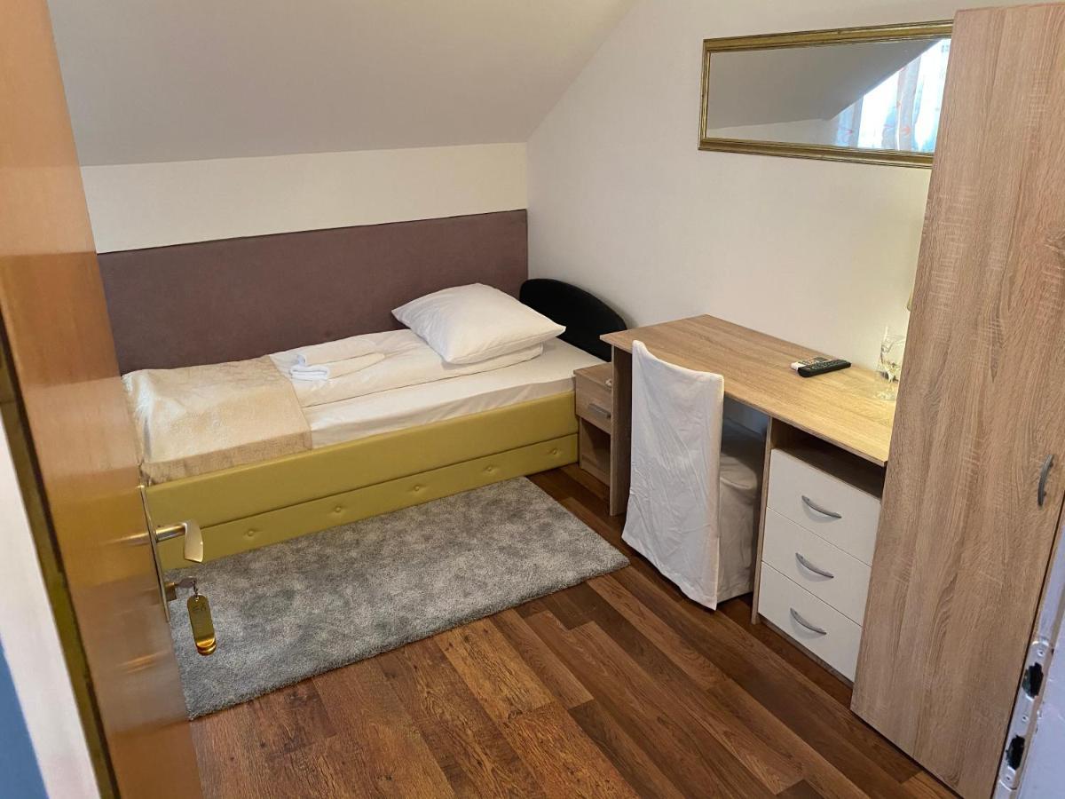 Hotel Martini Zagreb Hotel And Restaurant セスヴェテ エクステリア 写真
