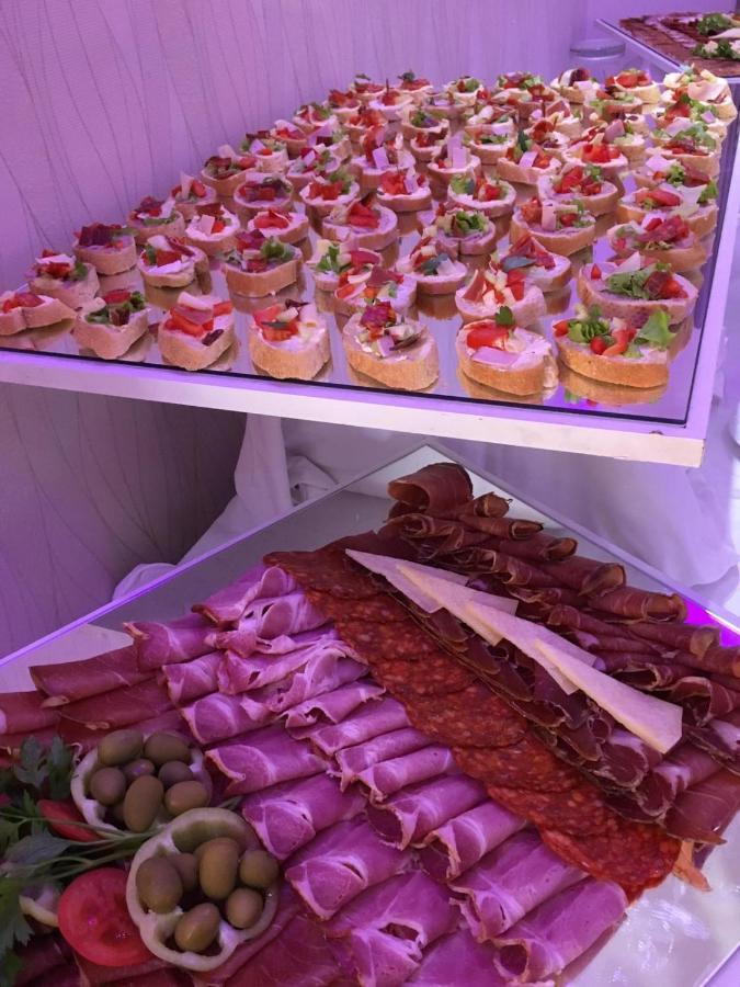 Hotel Martini Zagreb Hotel And Restaurant セスヴェテ エクステリア 写真